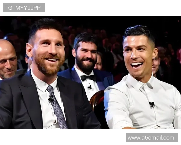 外国足球明星同框合影展现足球魅力与友谊的精彩瞬间